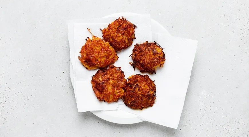 Драники с сыром и колбасой: шаг 6