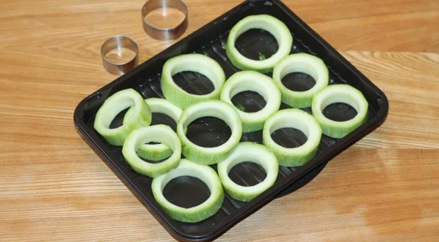 Фаршированные кабачки с виноградом: шаг 6