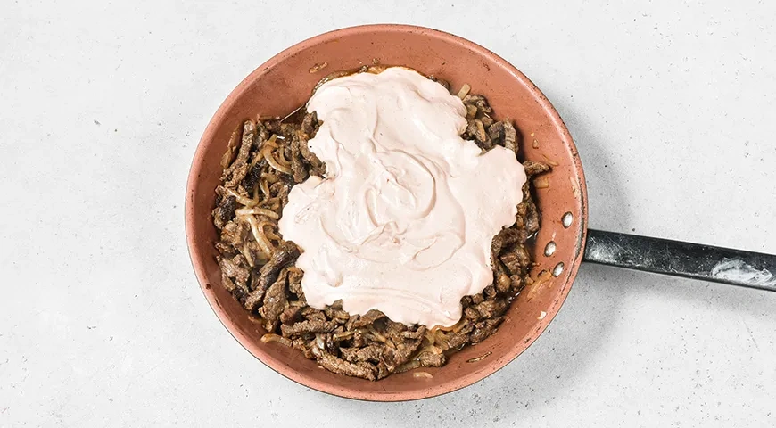 Говядина по-строгановски (бефстроганов): шаг 6