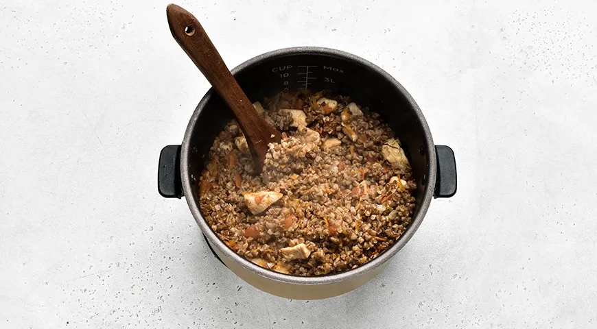 Гречка по-купечески в мультиварке с курицей: шаг 6