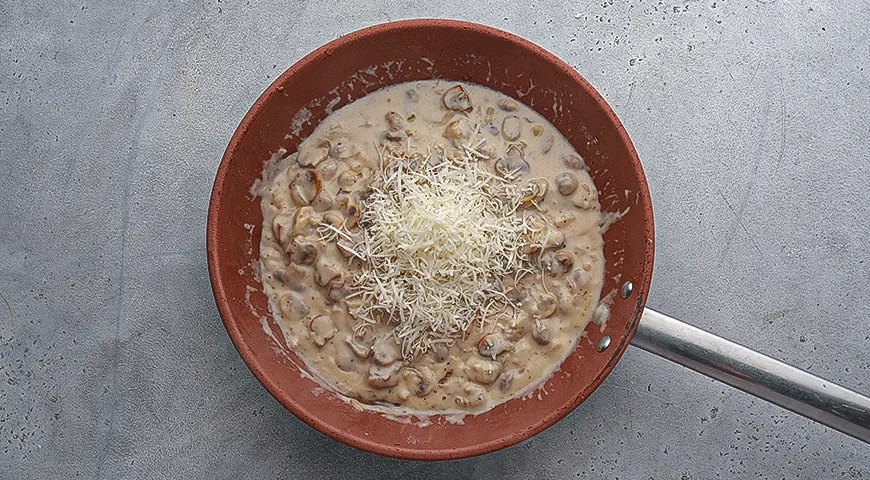 Грибной соус из шампиньонов с молоком и сыром: шаг 6