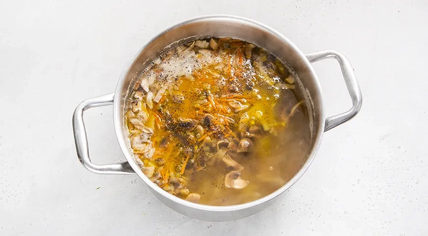 Грибной суп из шампиньонов с картофелем: шаг 6