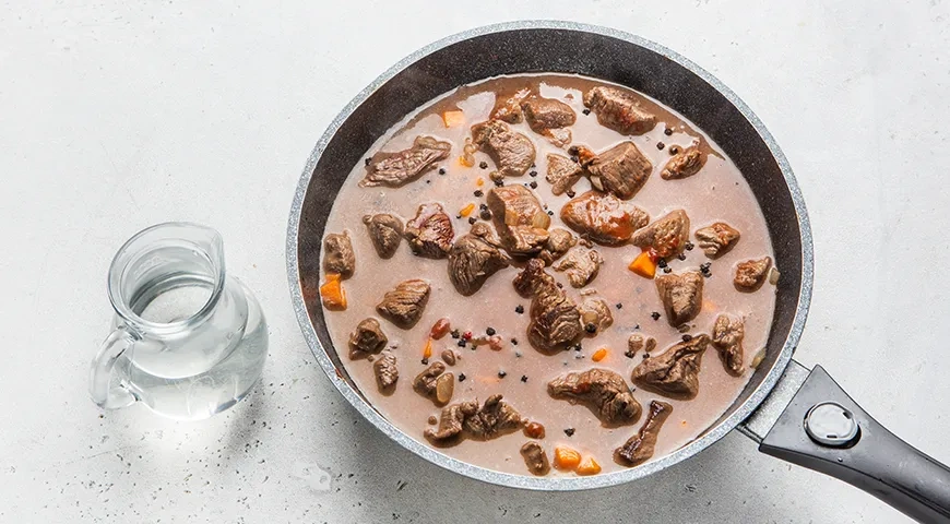 Гуляш из говядины как в советской столовой: шаг 6