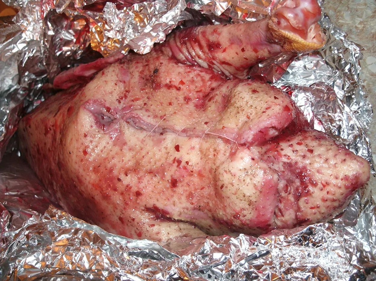 Гусь с клюквой, яблоками и орехами: шаг 6