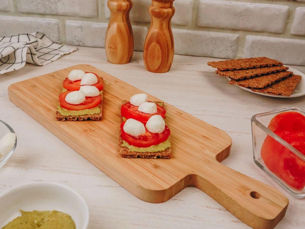 Шаг 6: Хлебцы «Капрезе» с томатами «Пинк Парадайз»