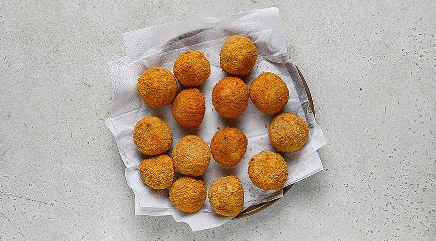 Хрустящие шарики с квашеной капустой и фаршем: шаг 6