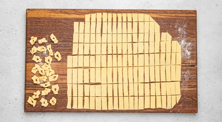 Хрустящий хворост на водке: шаг 6