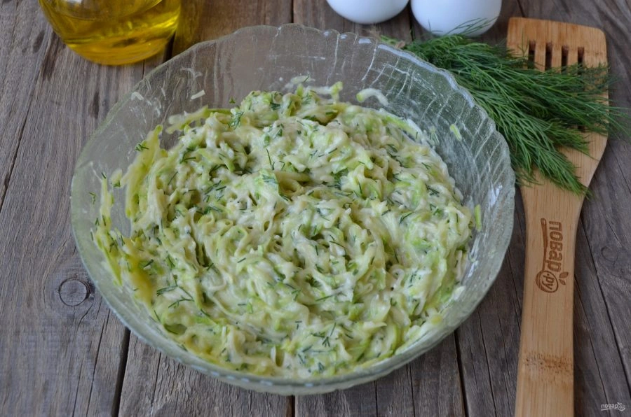 Шаг 6: Кабачковые оладьи с сыром и зеленью