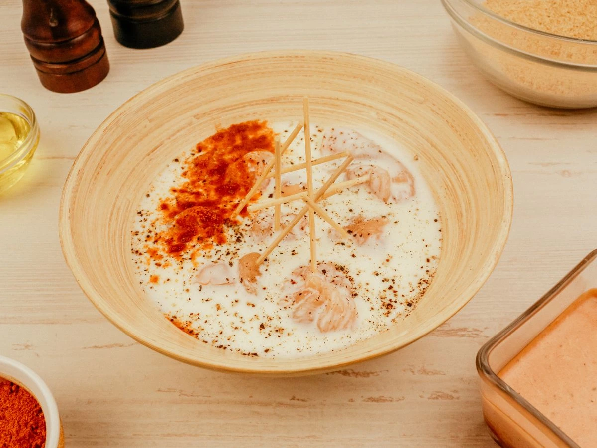 Шаг 6: Канапе с курицей и черносливом, обжаренные в панировочных сухарях