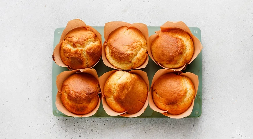 Капкейки с начинкой внутри, украшенные кремом: шаг 6