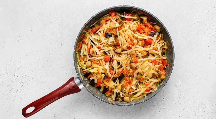 Капуста, тушенная с баклажанами: шаг 6