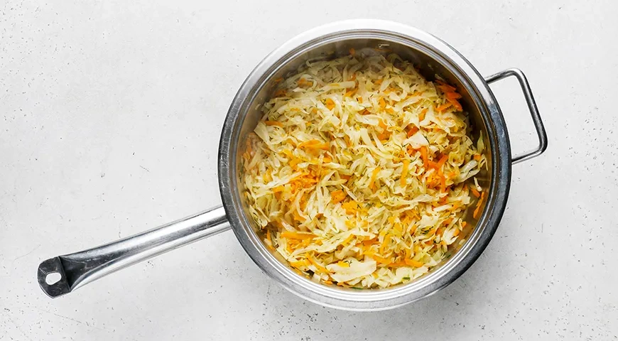 Капуста в нежной томатно-сметанной заливке по-домашнему: шаг 6