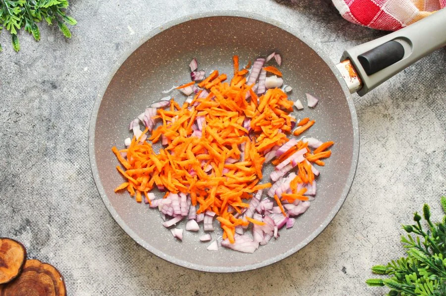 Шаг 6: Капустная солянка с со с и с кой