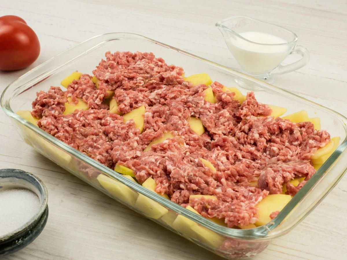 Шаг 6: Картофельная запеканка с говяжьим фаршем и помидорами