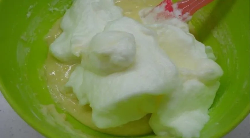 Кекс на оливковом масле с персиками: шаг 6