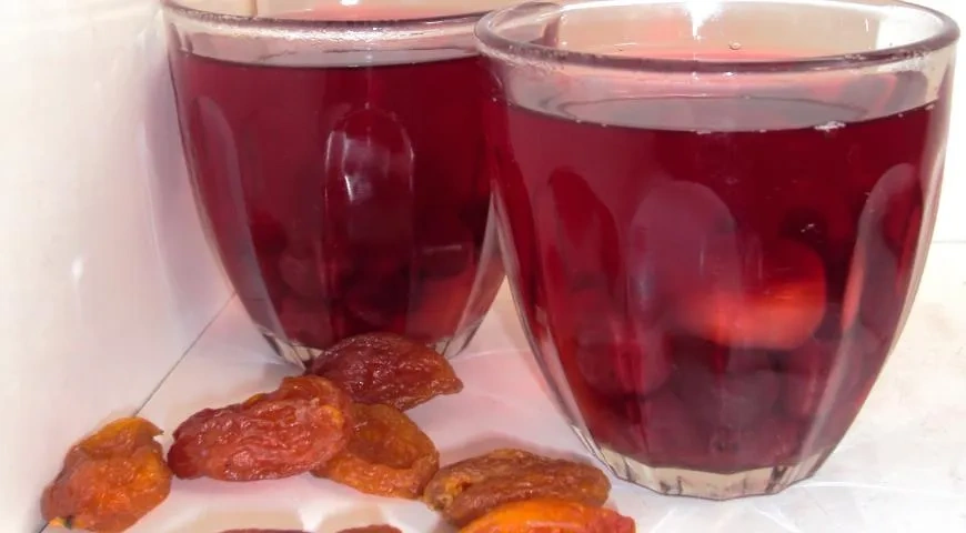 Компот из клюквы и кураги: шаг 6