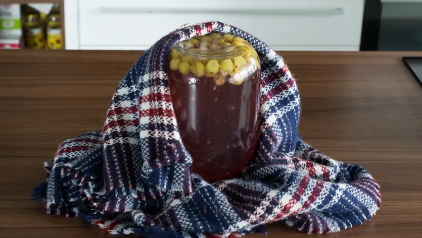 Компот из вишни и крыжовника: шаг 6