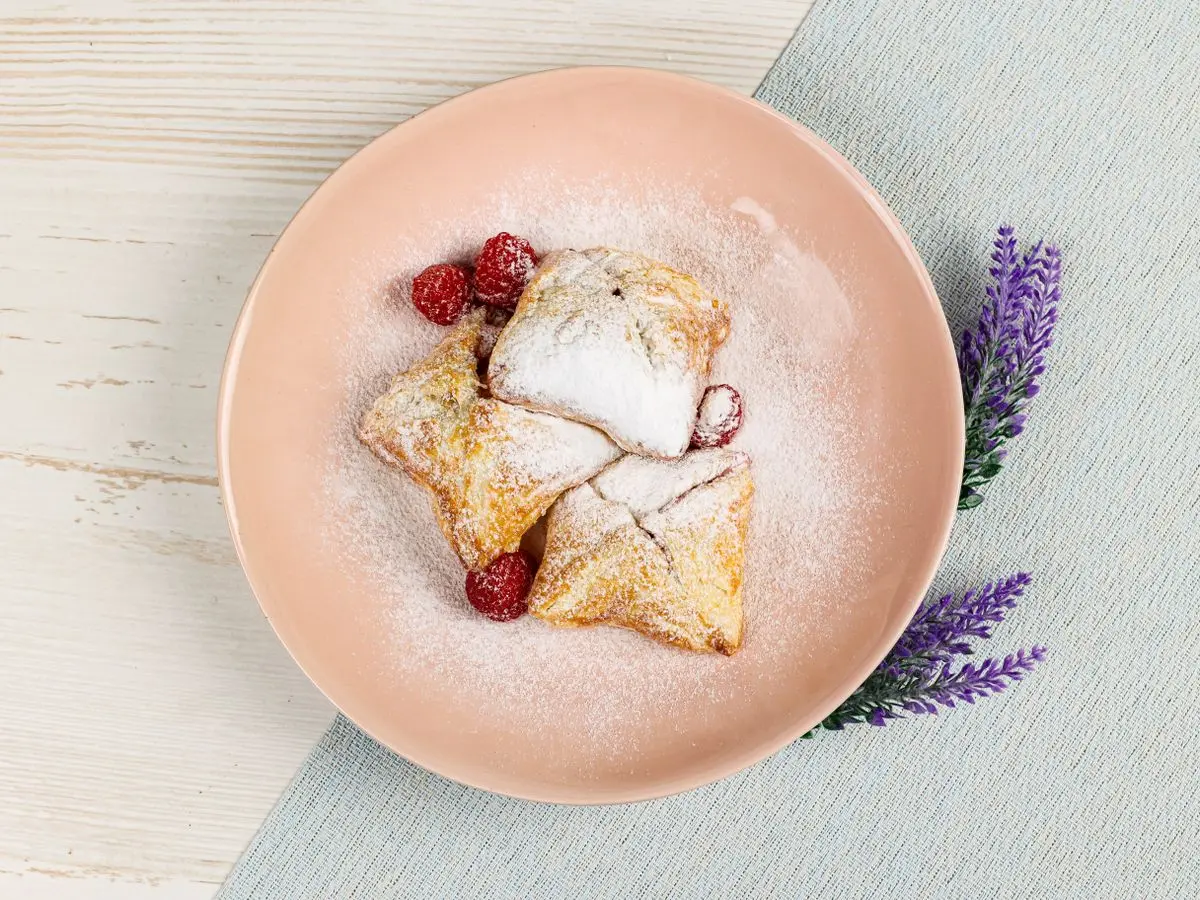 Шаг 6: Конвертики с малиной