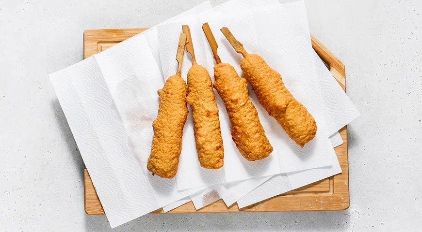 Корн-доги с сосиской и сыром: шаг 6