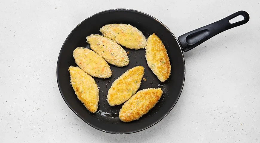 Котлеты из крабовых палочек: шаг 6