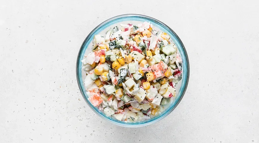 Крабовый салат с картошкой: шаг 6