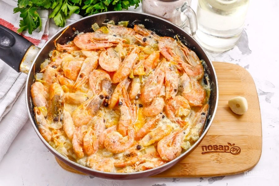 Шаг 6: Креветки в сливочночесночном соусе