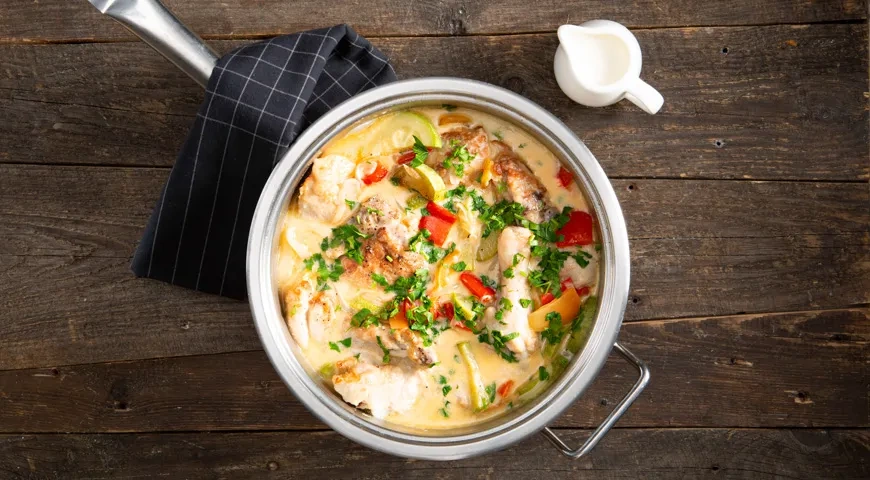 Курица тушеная с кабачками и перцем: шаг 6