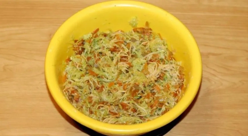 Курино-овощные котлеты с зеленью: шаг 6