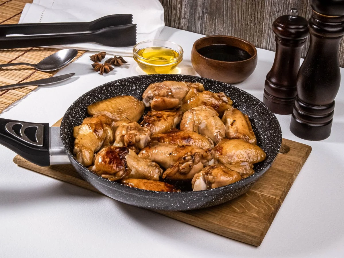 Шаг 6: Куриные крылышки в соево-медовом соусе