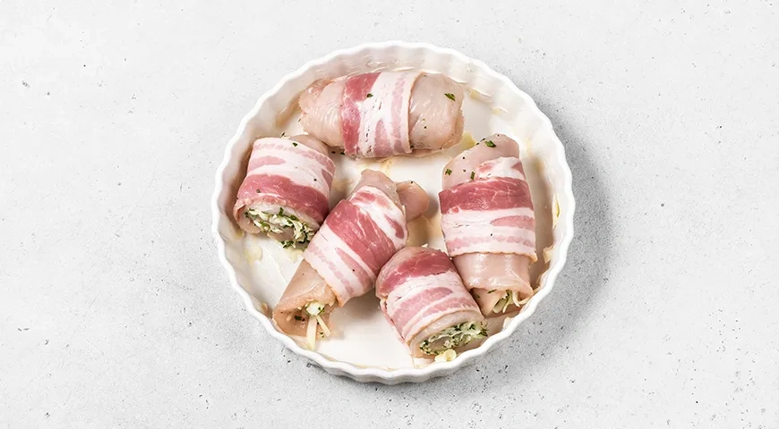 Куриные рулетики с моцареллой в беконе: шаг 6