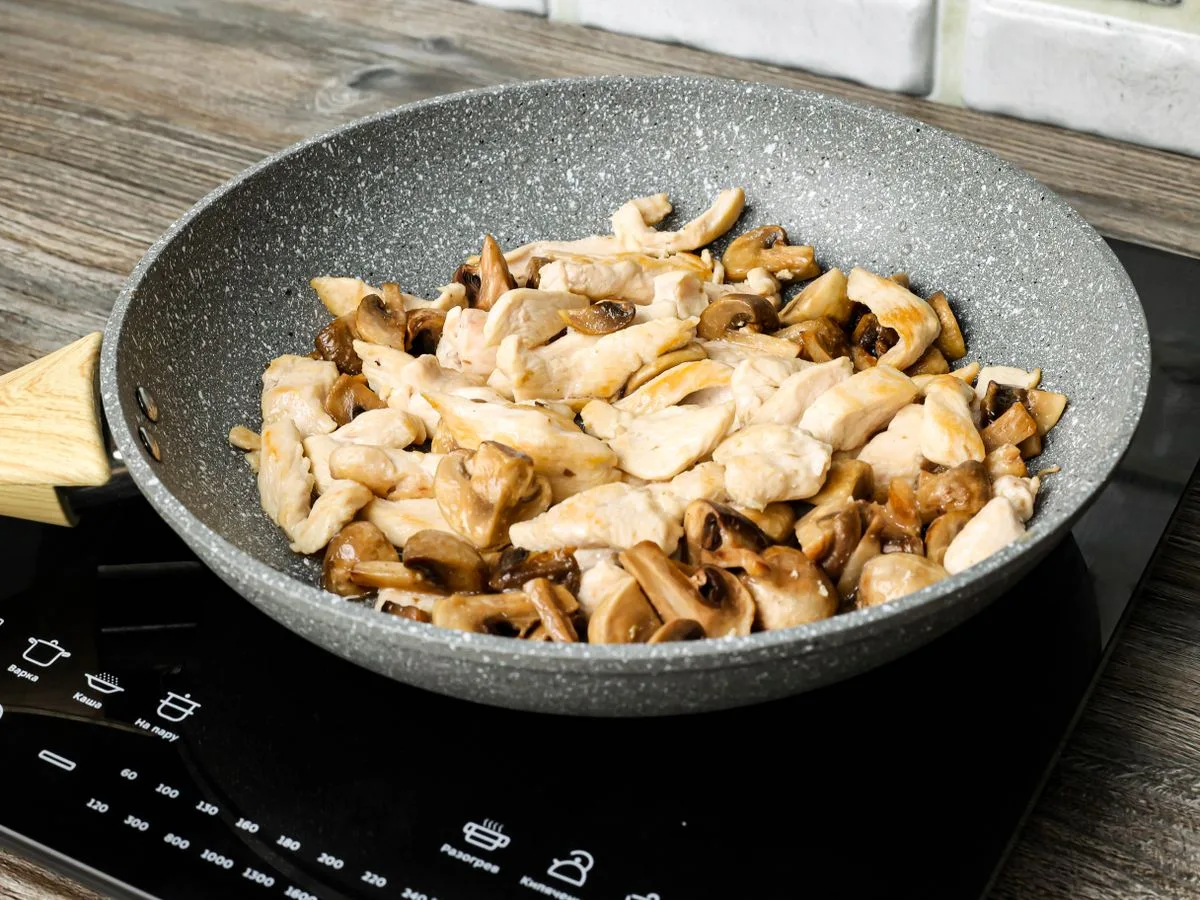 Шаг 6: Курица со стручковой фасолью и шампиньонами