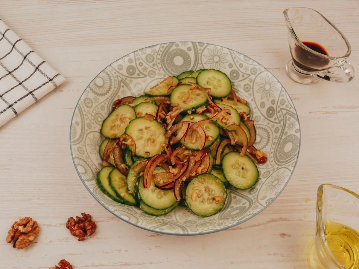 Шаг 6: Лёгкий огуречный салат