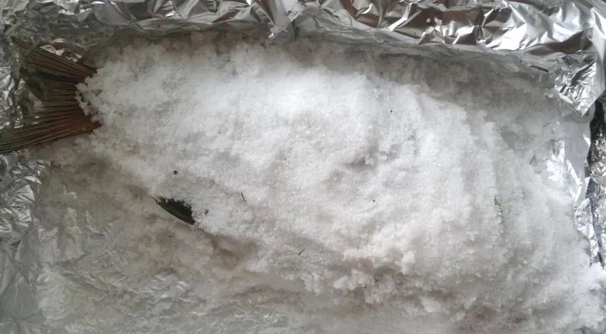 Лещ, запечённый в соли: шаг 6