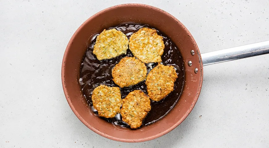 Луковые котлеты: шаг 6