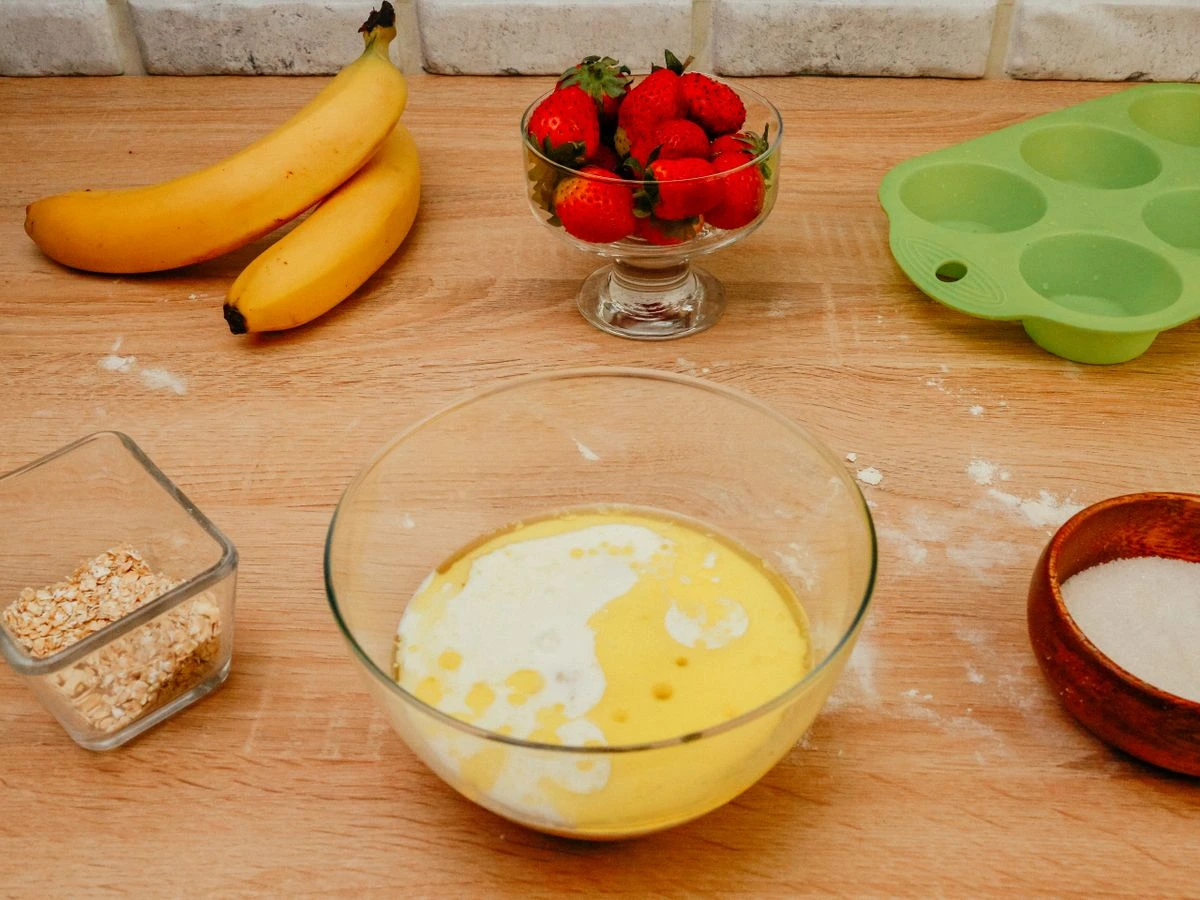 Шаг 6: Маффины с клубникой и бананами