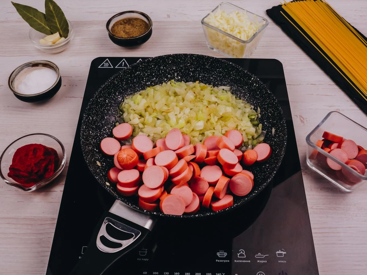 Шаг 6: Макароны с сосисками в томатном соусе