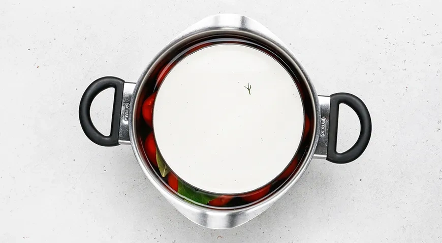 Малосольные помидоры быстрого приготовления в кастрюле: шаг 6