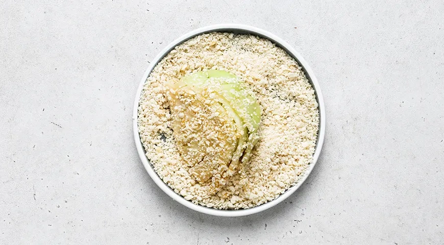 Молодая капуста, обжаренная в яйце: шаг 6