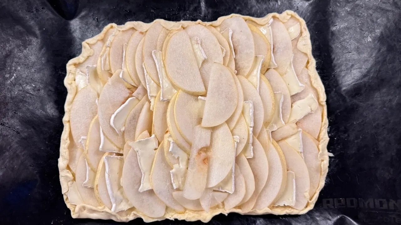 Пирог с грушей, сыром и грецким орехом: шаг 6