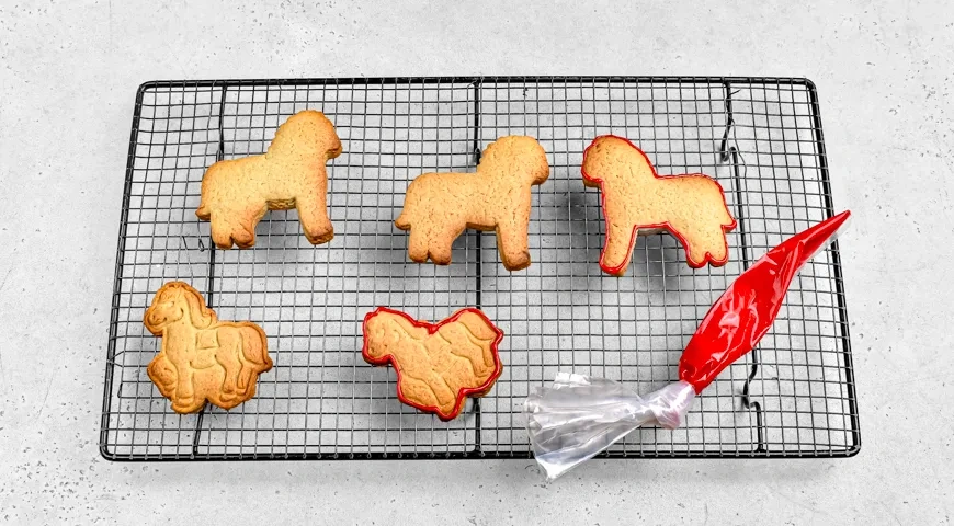Новогоднее печенье «Конь-огонь»: шаг 6