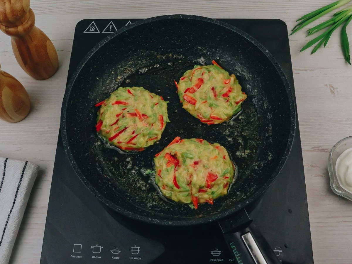 Шаг 6: Оладьи из кабачков и болгарского перца