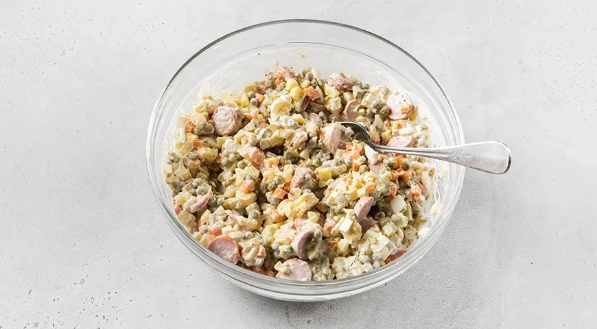 Оливье с сосисками: шаг 6