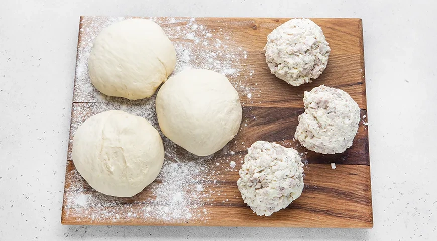 Осетинский пирог с курицей и сыром: шаг 6