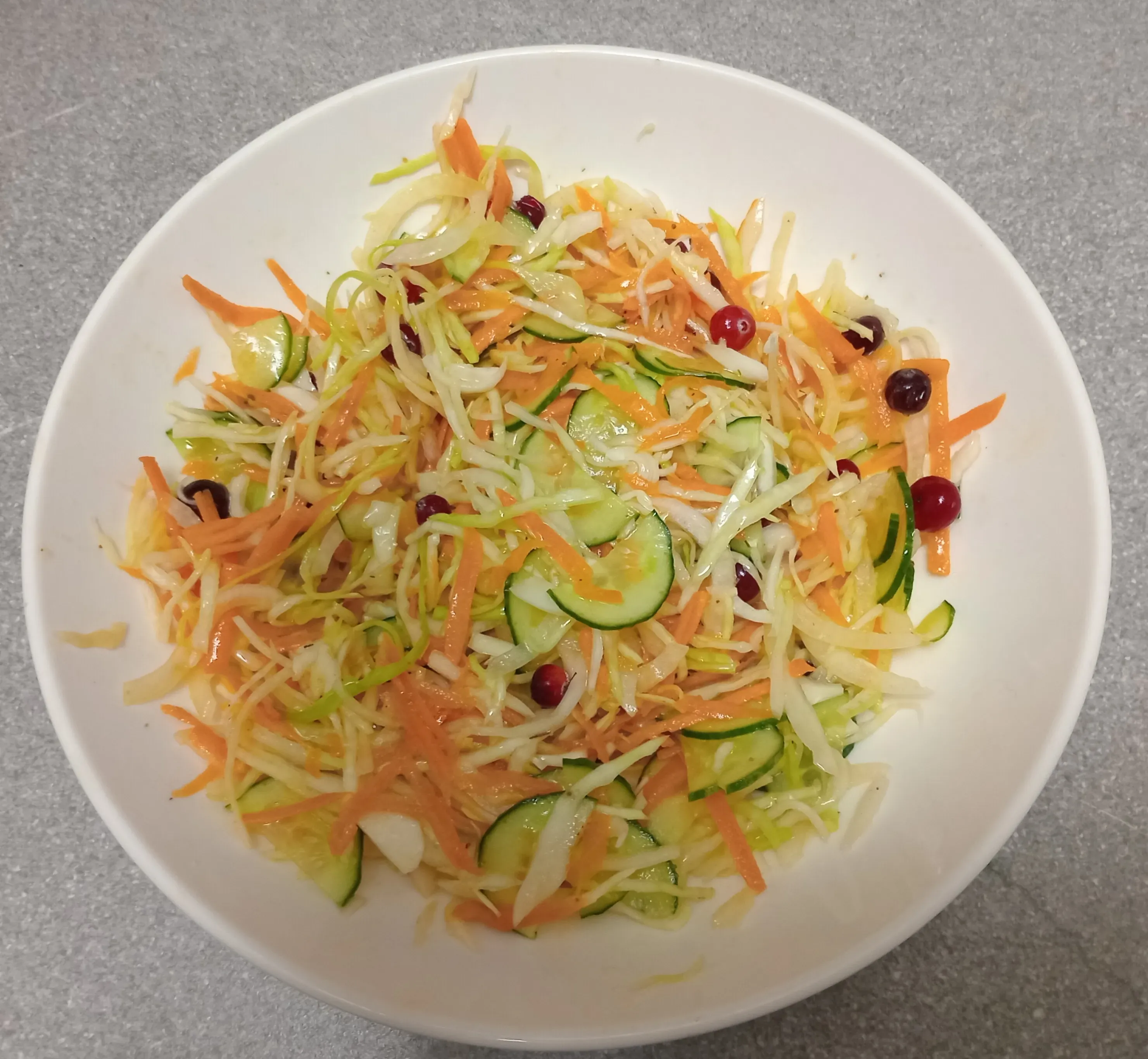 Овощной салат с клюквой: шаг 6