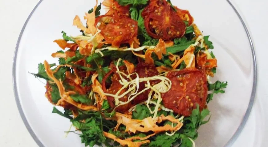 Овощной бульон на зиму - приправа из сушеных овощей и зелени: шаг 6