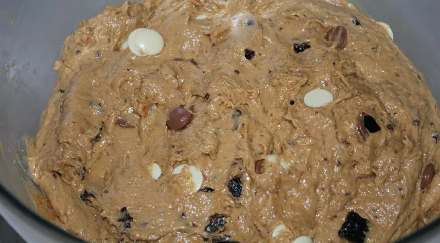 Пасхальная выпечка с вяленой вишней, шоколадом и фисташками: шаг 6