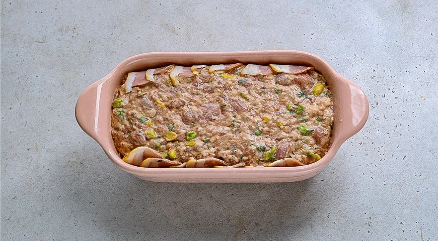 Паштет с фисташками, запеченный в духовке: шаг 6
