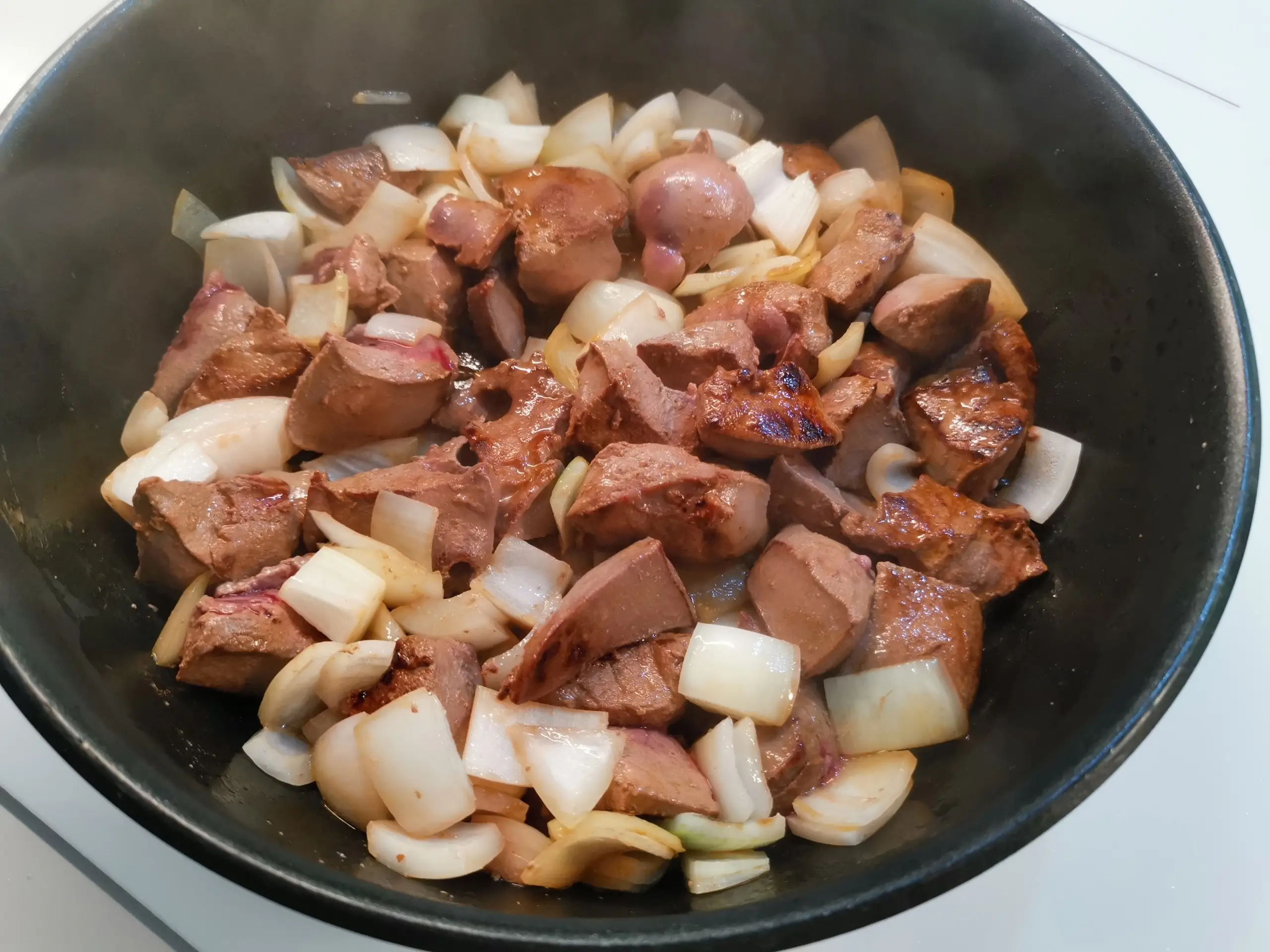 Шаг 6: Печень с луком в сметане