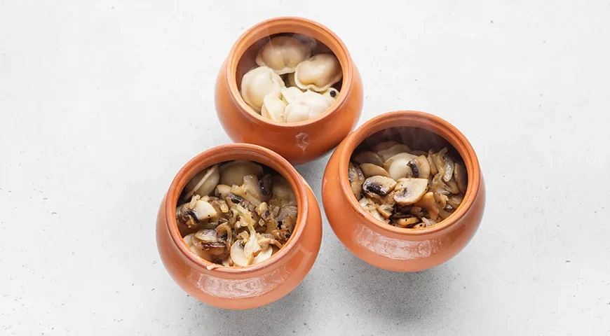 Пельмени со сметаной в горшочке: шаг 6