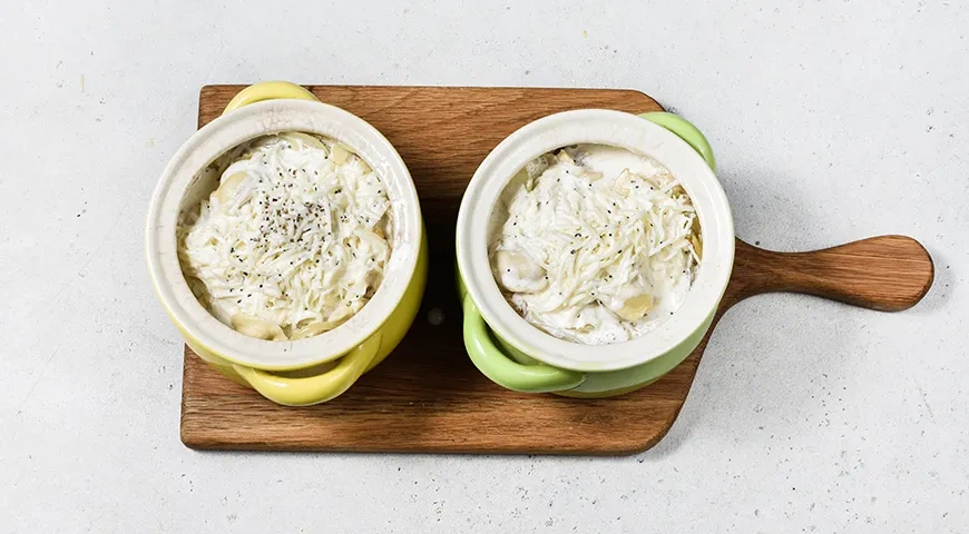 Пельмени в горшочке с сыром: шаг 6